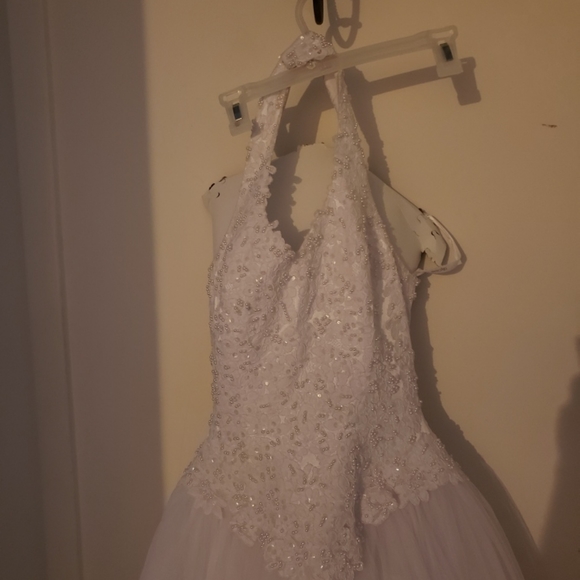 White wedding dress - Picture 3 of 6